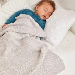 Sirdar 5477 Textured Baby Blanket PDF