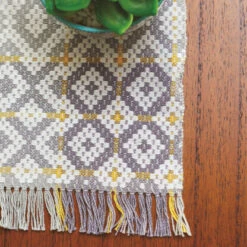 Valley Yarns #176 Snow Diamonds Runner PDF