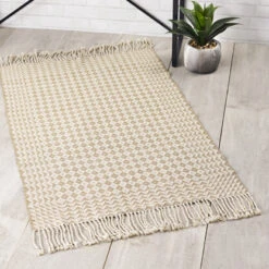 Valley Yarns #195 Diamond Wall Hanging PDF